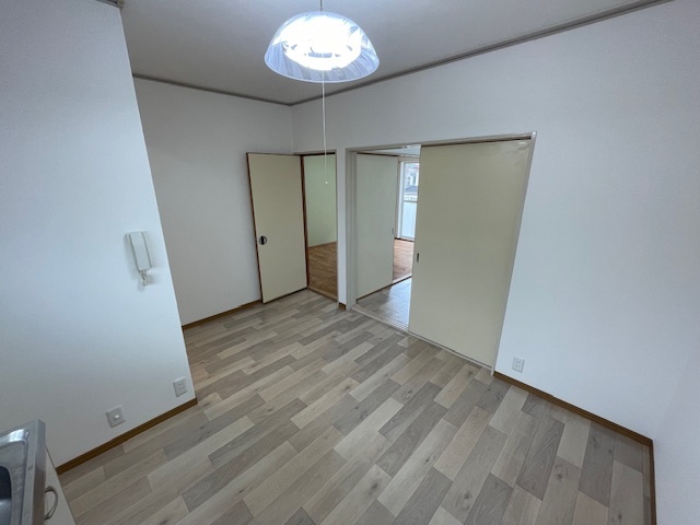 阪急千里線 吹田駅 徒歩9分 2階建 築38年の居間写真