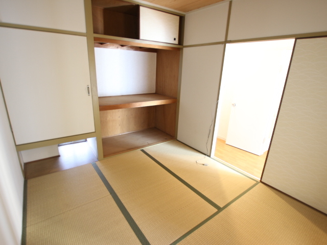 浩和マンションの居間写真