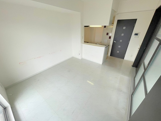 阪急神戸本線 十三駅 徒歩10分 9階建 築20年の居間写真