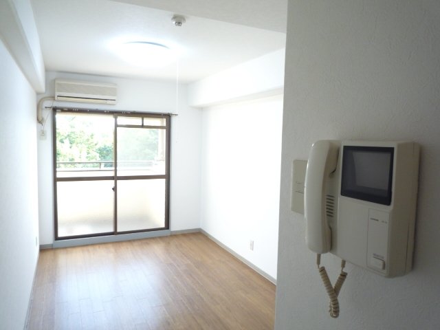 Perfect Life新大阪の居間写真