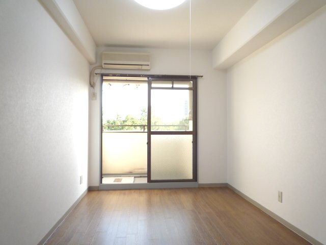 Perfect Life新大阪の居間写真