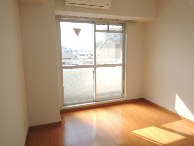 ロジュマン花川の居間写真