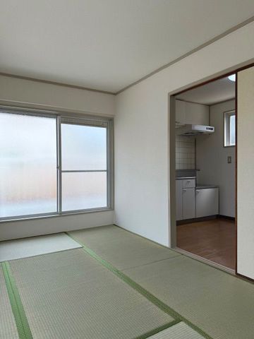 メゾン金正の居間写真