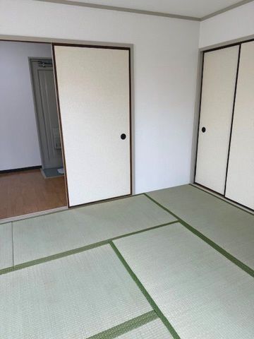 メゾン金正の居間写真
