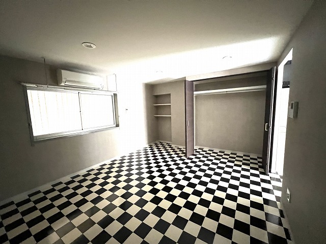 二宮マンションの居間写真