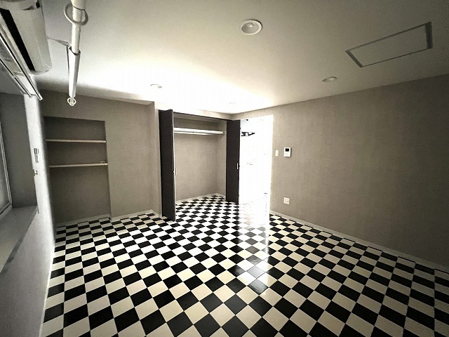 二宮マンションの居間写真