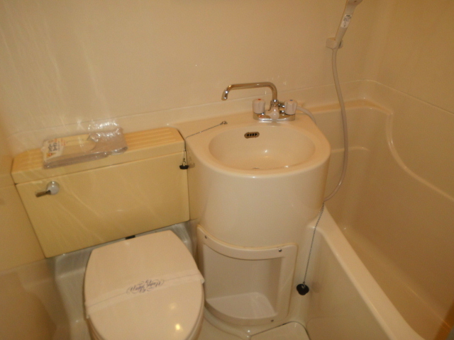 Osaka Metro御堂筋線 東三国駅 徒歩10分 5階建 築40年の内装写真