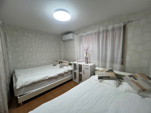 十三本町2丁目戸建の居間写真