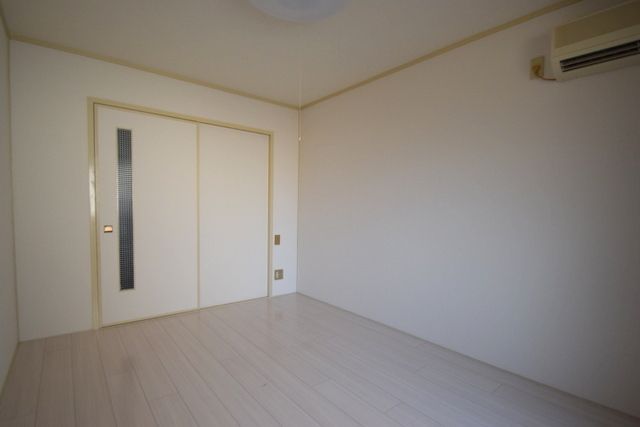 プレアール平野西の居間写真
