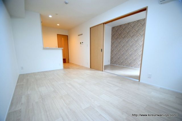 adonis court part 2の居間写真