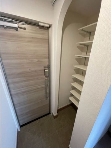 D-room今川 C棟の玄関写真
