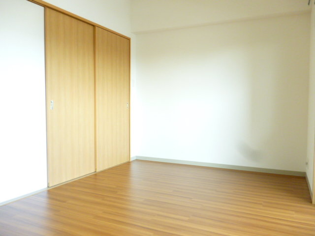 SUNNY COURT MEIWAの居間写真