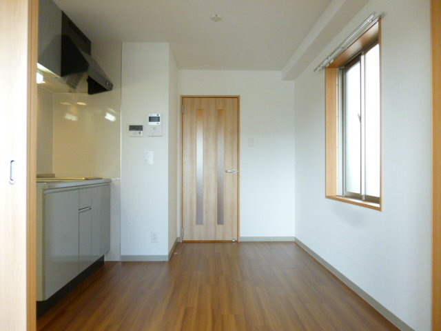 SUNNY COURT MEIWAの居間写真