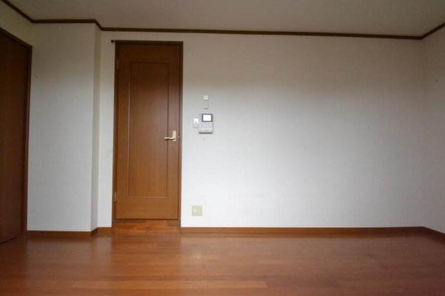 上野ビルの居間写真