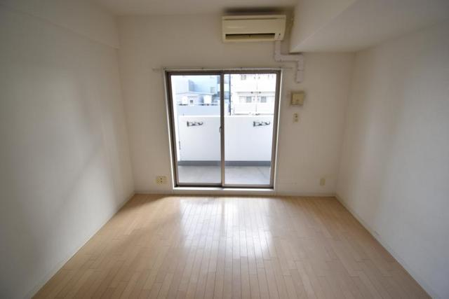 レジュールアッシュ尼崎駅前の居間写真