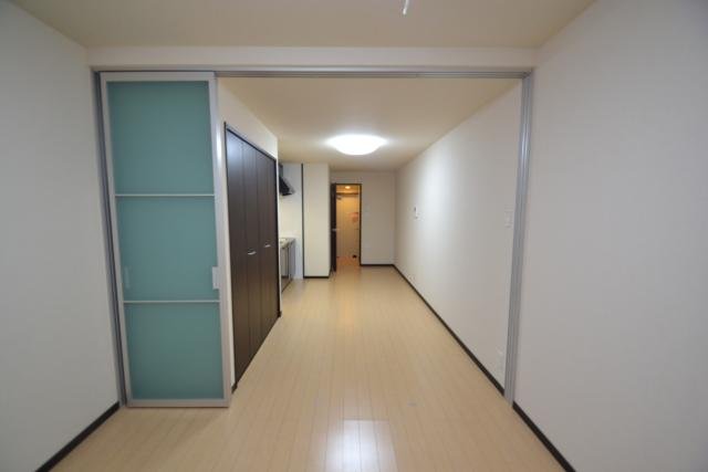阪神本線 出屋敷駅 徒歩8分 3階建 築15年の居間写真