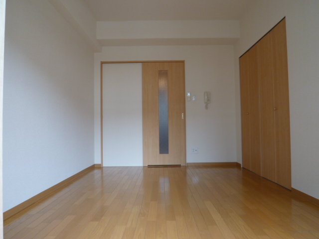 エレナ西宮北口の居間写真