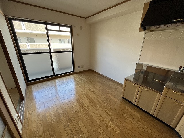 グッドヴィレッジ1番館の居間写真