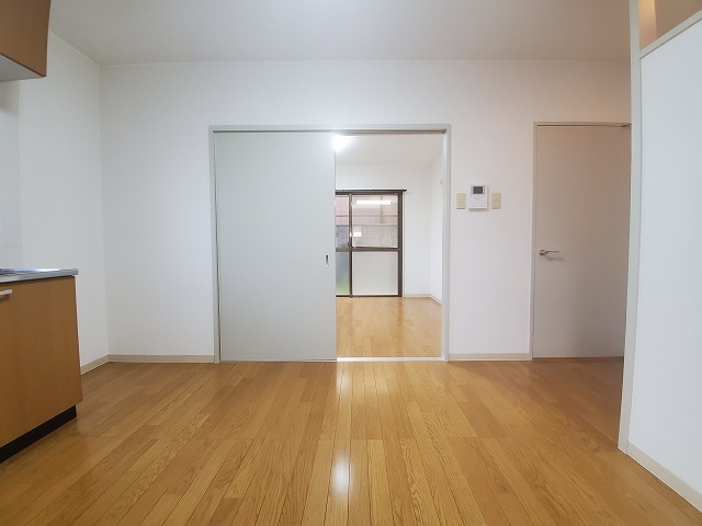 メイプルコート若草の居間写真