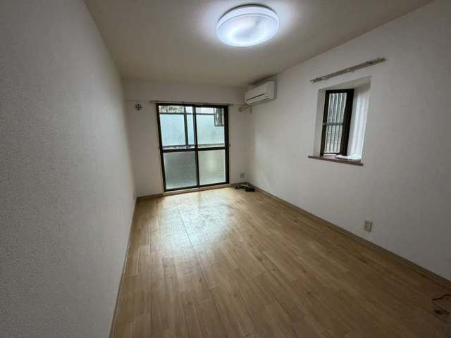 BILLION HILLS 東園田の居間写真