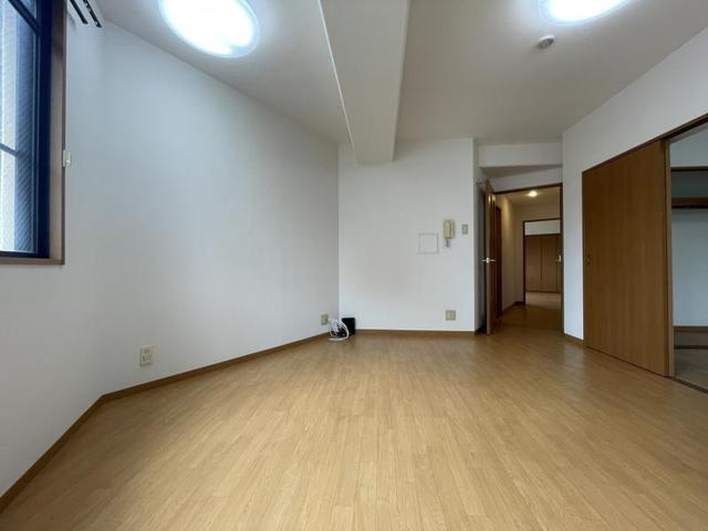 日興レジデンスの居間写真