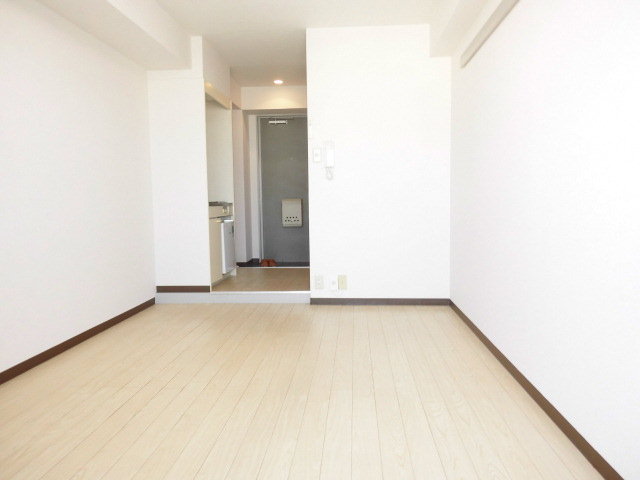 プリエール名神尼崎の居間写真