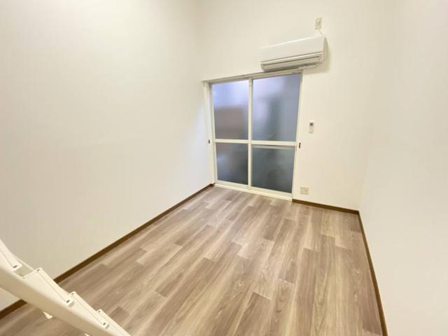 プチグレイス塚口弐番館の居間写真