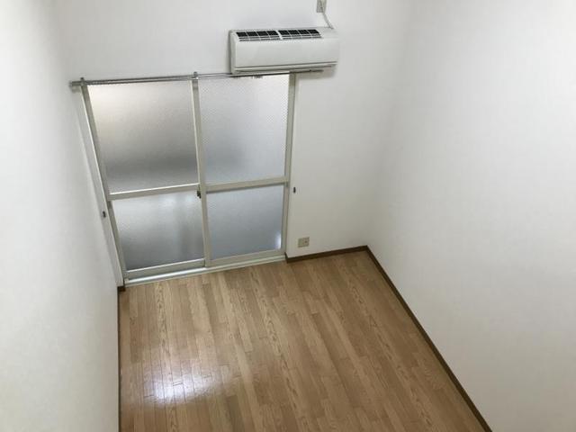 プチグレイス塚口弐番館の居間写真