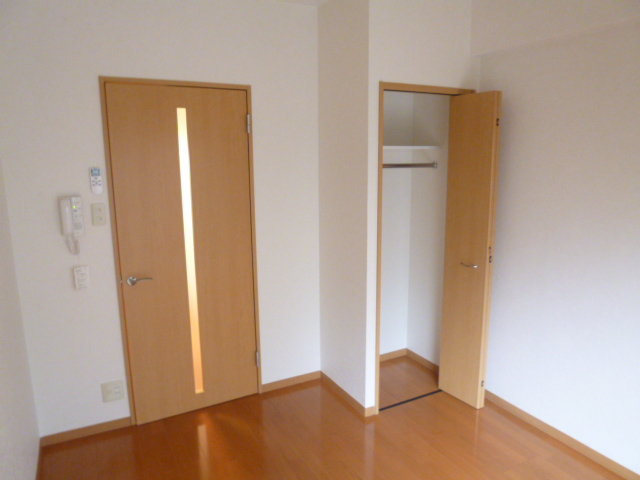 ハッピー伊丹マンションの居間写真