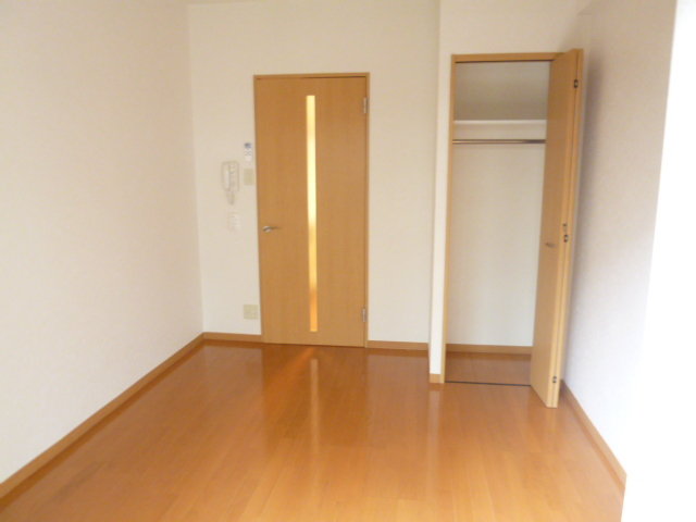 ハッピー伊丹マンションの居間写真