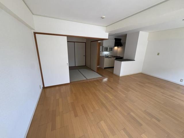 エムグランツ弐番館の居間写真
