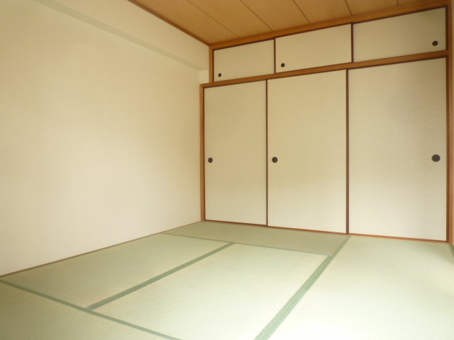 秀栄ハイツ武庫之荘の寝室写真