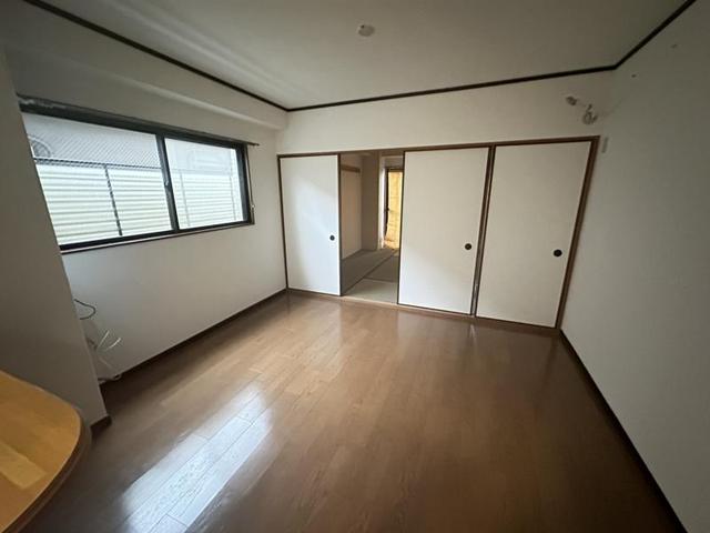 パレスタカダの居間写真