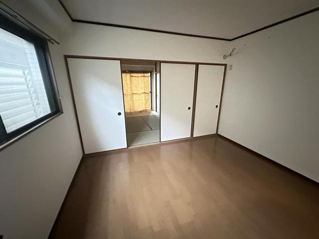 パレスタカダの居間写真