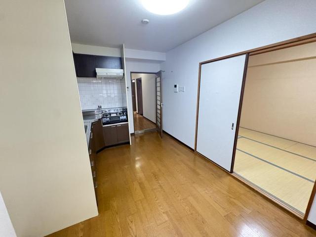 ハイヴァリー塚口本町の居間写真