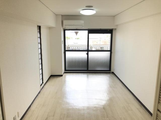 ロイヤルハイツつかしんの居間写真