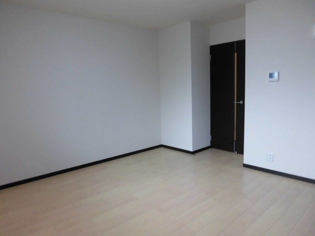 フジパレス園田3番館の居間写真