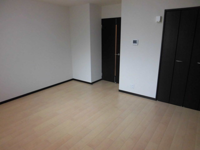 フジパレス園田3番館の居間写真