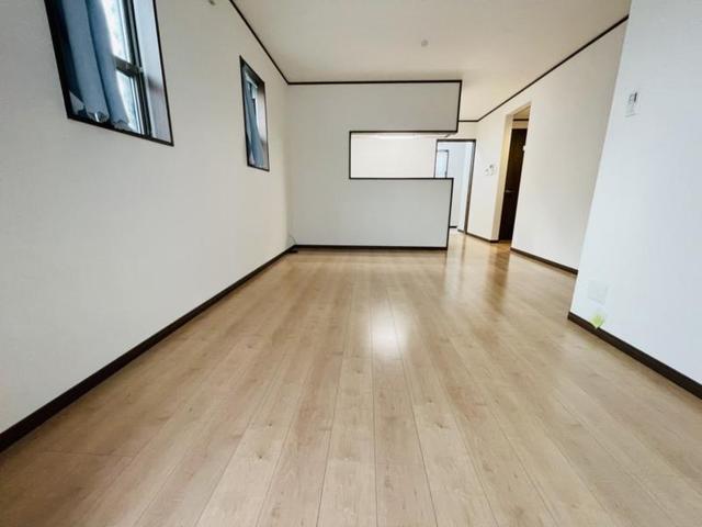 南塚口町3丁目戸建の居間写真
