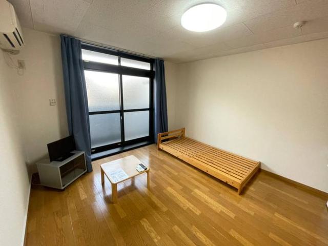 レオパレスMeisterTAKUMIの居間写真