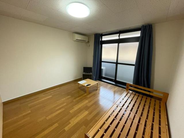 レオパレスMeisterTAKUMIの居間写真