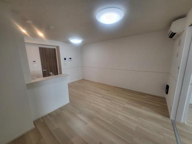 ヒカルサ尼崎神崎町の居間写真