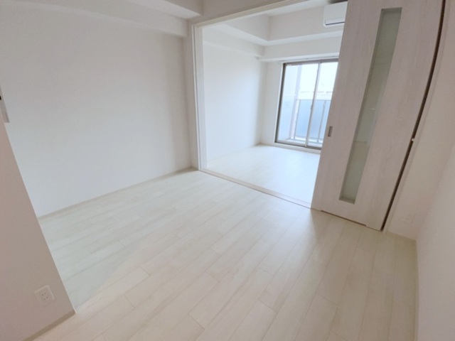 エスリードレジデンス江坂垂水町の居間写真