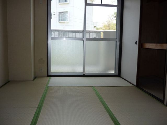 北大阪急行電鉄 緑地公園駅 徒歩4分 4階建 築41年の寝室写真