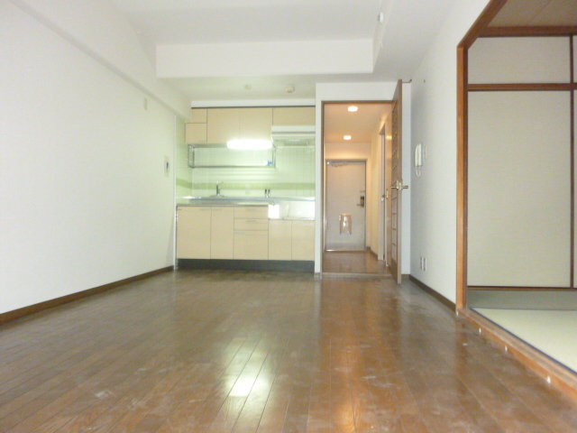 阪急千里線 南千里駅 徒歩8分 6階建 築33年の居間写真