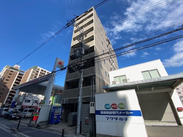 Osaka Metro御堂筋線 江坂駅 徒歩5分 9階建 築27年の外観写真