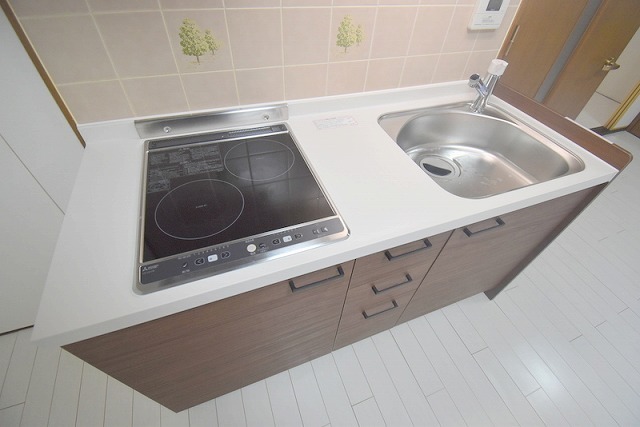 Osaka Metro御堂筋線 新大阪駅 徒歩13分 13階建 築30年のキッチン写真