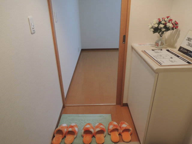 サンロワール江坂リュッセの玄関写真