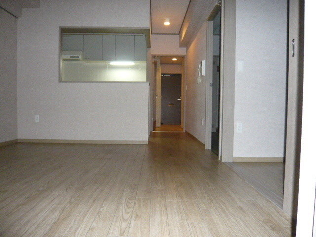 北大阪急行電鉄 緑地公園駅 徒歩10分 5階建 築27年の居間写真