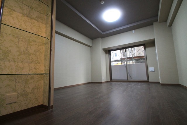 北大阪急行電鉄 江坂駅 徒歩4分 9階建 築10年の居間写真